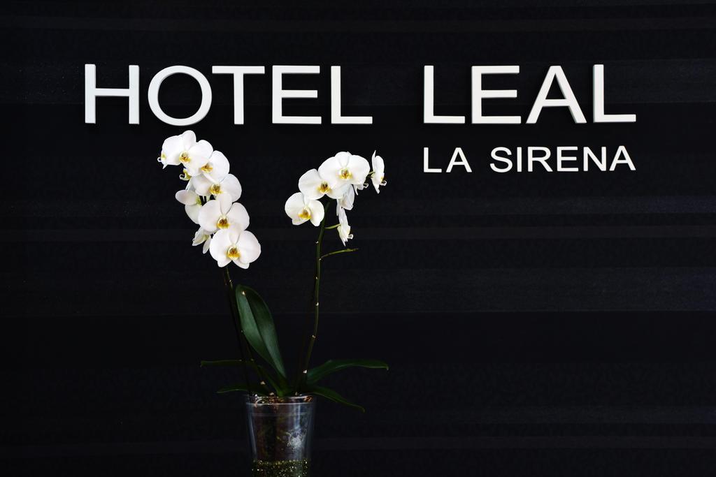Hotel Leal - La Sirena Вильянуэва-де-Ароса Экстерьер фото
